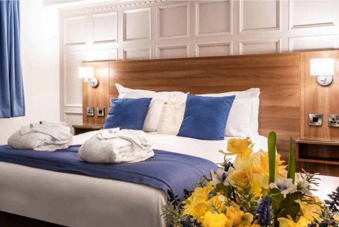 4* Last Drop Stay For 2: Breakfast, Prosecco, Spa Access & Dining Upgrades! | Wowcher
