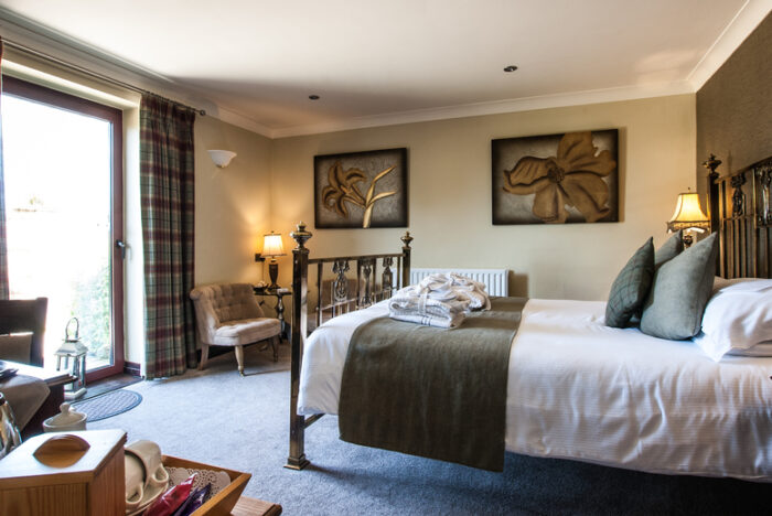 4* Peak District Spa Stay For 2 - Breakfast, Spa Access Or Spa Voucher - Three Horseshoes Country Inn And Spa | Wowcher