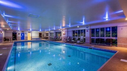 Lincolnshire Stay: Breakfast, Dinner, Spa Access & Tribute Night For 2 - Festive Dates! | Wowcher