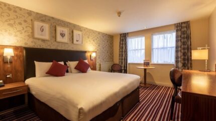 4* Gloucester Robinswood Hotel Stay For Two: Breakfast, Wine, Late Checkout & Leisure Access | Wowcher