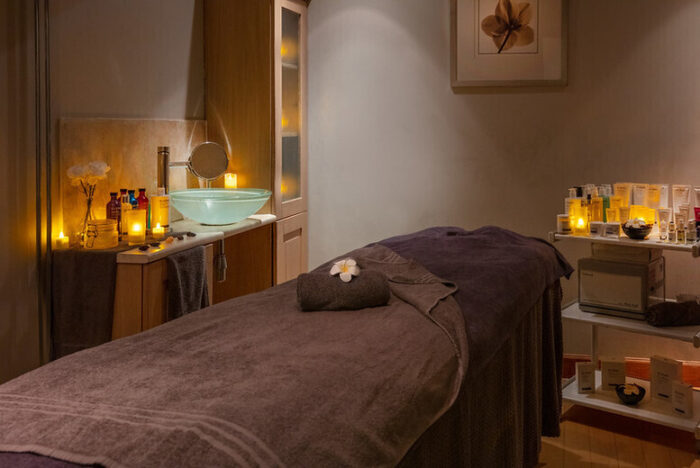 4* Hampshire Court Spa Day - Treatments And Spa Access For 1 Or 2 - Prosecco And Lunch Upgrades | Wowcher