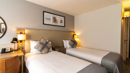 4* Milton Hill House, Oxford Spa Break For 2 - Breakfast, Dinner & Leisure Access - Perfect For Father'S Day! | Wowcher