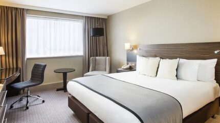 4* Crowne Plaza Glasgow Stay For 2: Leisure Access & Parking - Three Course Dining Upgrade! | Wowcher