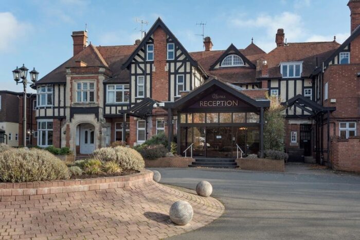 4* Chesford Grange Spa Day: Treatments, Spa Access, Lunch & Prosecco Upgrades - Warwick | Wowcher