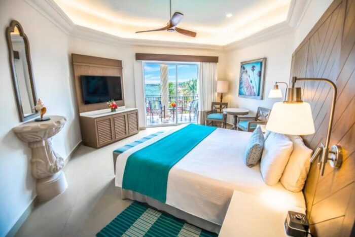 7 Or 14Nt 4* Playa Del Carmen All-Inclusive Beachfront Holiday: Award Winning Wyndham Stay & Return Flights | Wowcher