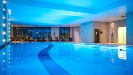 Crowne Plaza Reading East City Break: Overnight Stay For Two With Spa Treatment, Breakfast & Chocolates | Wowcher