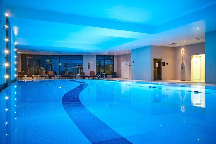 Crowne Plaza Reading East City Break: Overnight Stay For Two With Spa Treatment, Breakfast & Chocolates | Wowcher