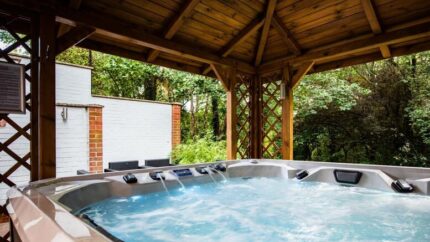 4* Luxury Spa Day including 2 x 30 Minute Treatments and Light Lunch - Southcrest Manor Hotel, Redditch | Wowcher