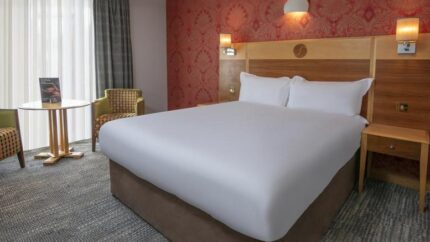 4* Hampshire Court Hotel Spa Stay, Dinner, Breakfast & Health Club Access For 2 - Spa Treatment Upgrade Available! | Wowcher