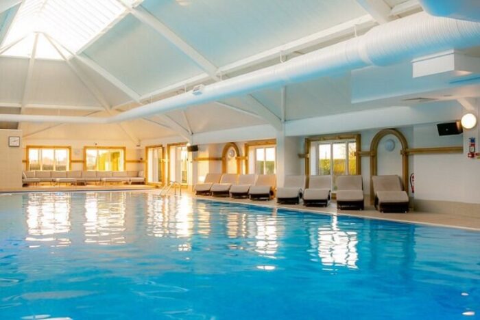 4* Park Royal Hotel Stay, Dinner, Breakfast & Health Club Access For 2 - Spa Treatment Upgrade Available! | Wowcher