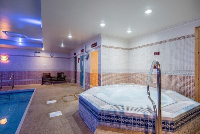 4* Spa Day with Treatment, Leisure Access, Towel Hire & Prosecco | Wowcher