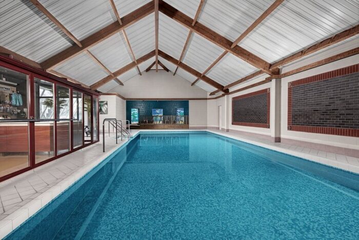 Colchester Zoo Entry Tickets & 4* Delta Marriott Family Stay For 4: Breakfast & Spa Access - Colchester Essex | Wowcher