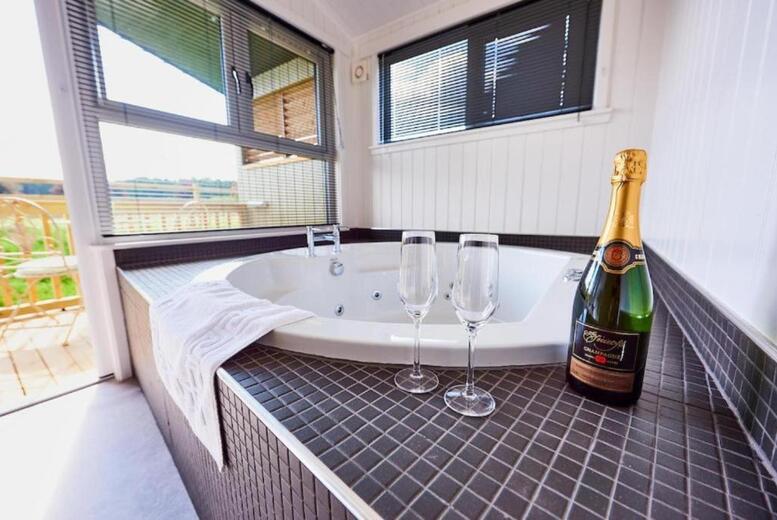 2-3 Nt Luxury Perthshire Lodge Stay for 4-6: Private Hot Tub or Jacuzzi, Prosecco, Spa Access, & Late Checkout - Upgrade Options! At Silverwood Resort