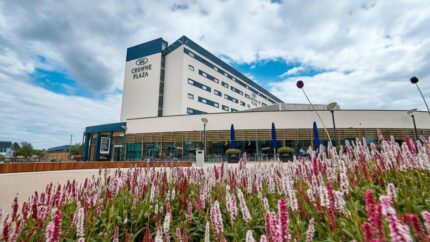 4* Berkshire Spa Stay For 2 - Breakfast, Afternoon Tea & Chocolates | Wowcher