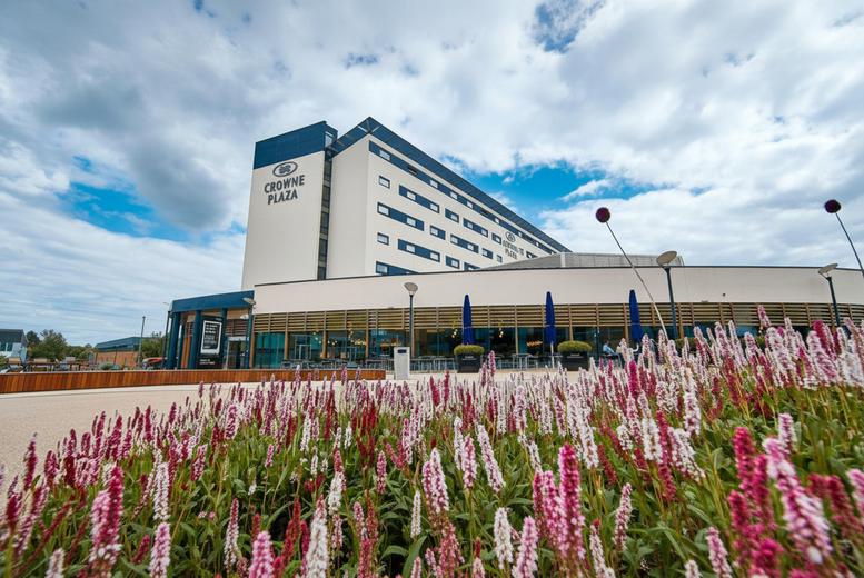 4* Berkshire Spa Stay For 2 - Breakfast, Afternoon Tea & Chocolates | Wowcher