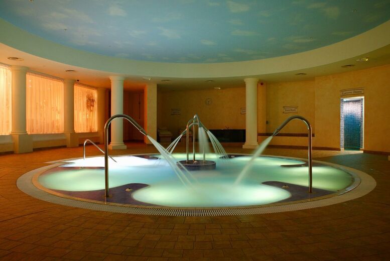 4* Luxury Whittlebury Hall Hotel Stay for 2 with 3-Course Dinner & Full Heat and Leisure Facilities Access | Wowcher