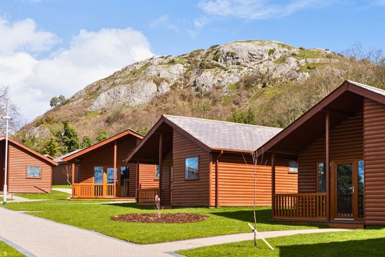 JANUARY SALE! Marian Resort & Spa: North Wales Lodge Stay for 2 with Breakfast, Spa & Gym Access | Wowcher