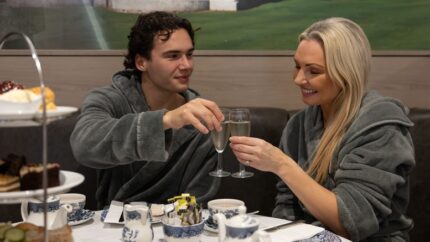 4* Couples Spa Day: Afternoon Tea, Massage and Prosecco at 3d Leisure at Holiday Inn, Corby | Wowcher