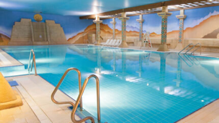 Torquay Leisure Resort: Family of 4 Stay with Breakfast & Full Leisure Access inc Bowling, Soft Play, Arcade & Swimming Pool | Wowcher