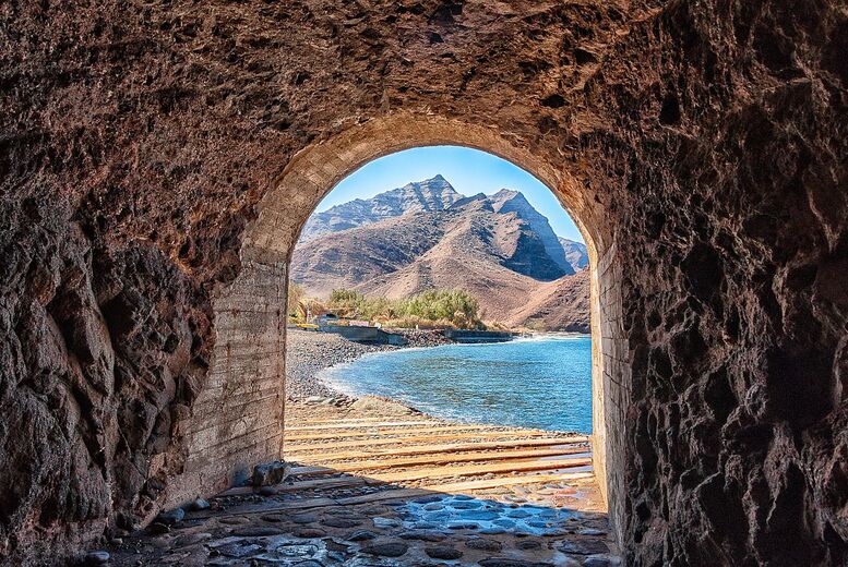 Gran Canaria Holiday with Self-Catering Hotel Stay, Pool Access & Return Flights | Wowcher