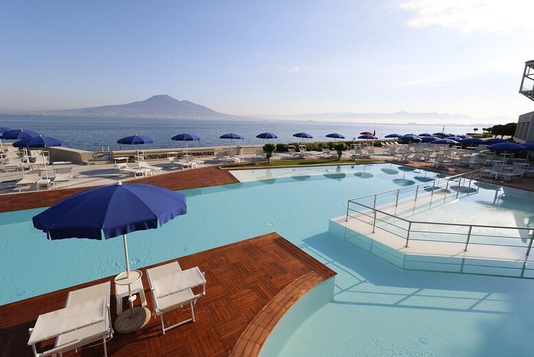 4* Sorrento B&B Beach Escape with Hotel Stay & Return Flights | Wowcher